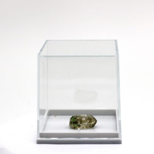 Mineral specimen Grossular on Quartz 10.20cts MS0008d-1453