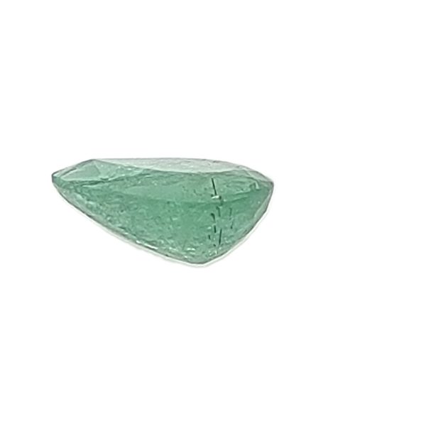 Par 9b_5 - GEMWORLD LTD Green emerald-cut gemstone on a white background.